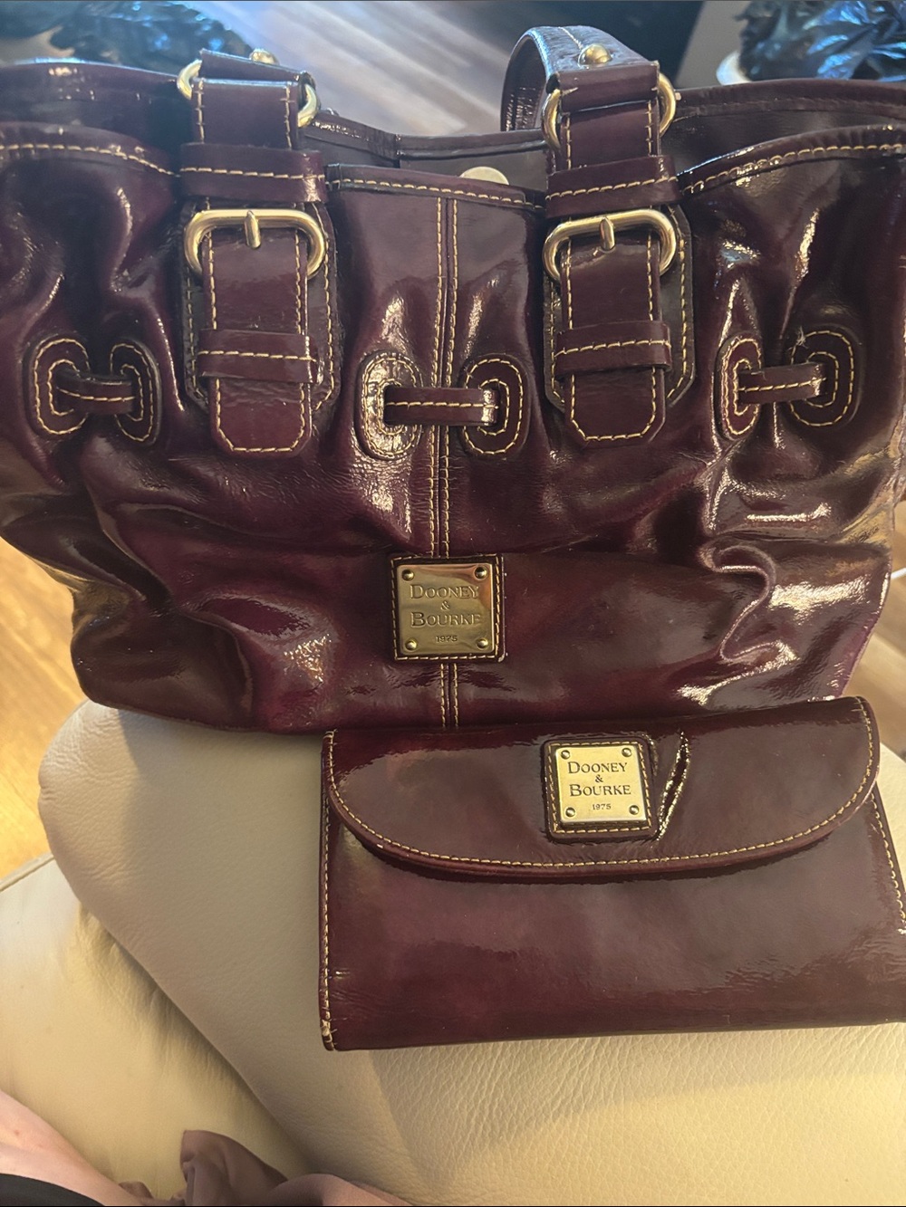 Dooney & Bourke Patent Shoulder Bag in Plum with matching wallet - Picture 5 of 5